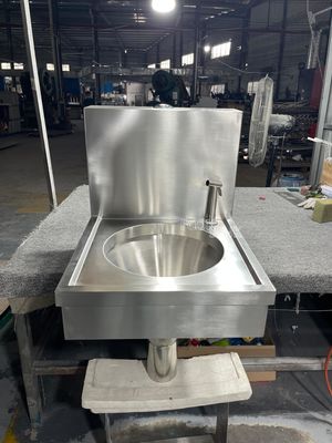 Stang bermounted stainless steel 304/316 Utilitas Single Bowl Sluice Sinks Spray gun Faucet With Flush Valve Cistern Untuk Rumah Sakit, Klinik Bedah Medis